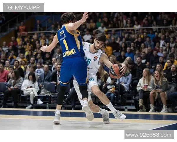 下诺夫与希姆基的激烈对决展现篮球魅力与团队精神的巅峰对抗